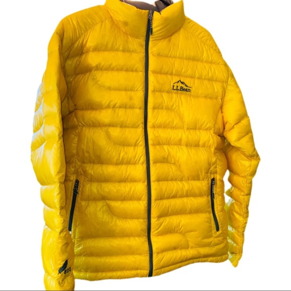 L.L. bean Men’s Light Weight Down Filled Jacket